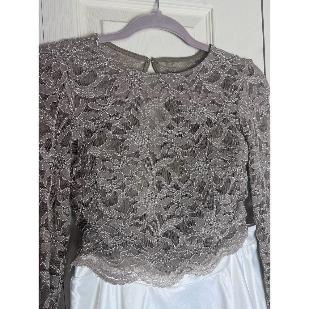 City Triangles Juniors Two Piece Lacey Top & Skirt White, Gold Size 3 - Picture 2 of 8